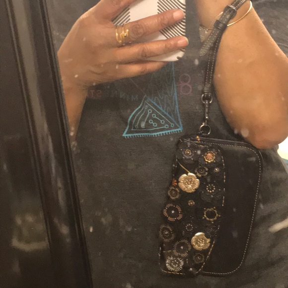 SOLD! Beautiful Coach tea rose appliqué wristlet. - Picture 8 of 8